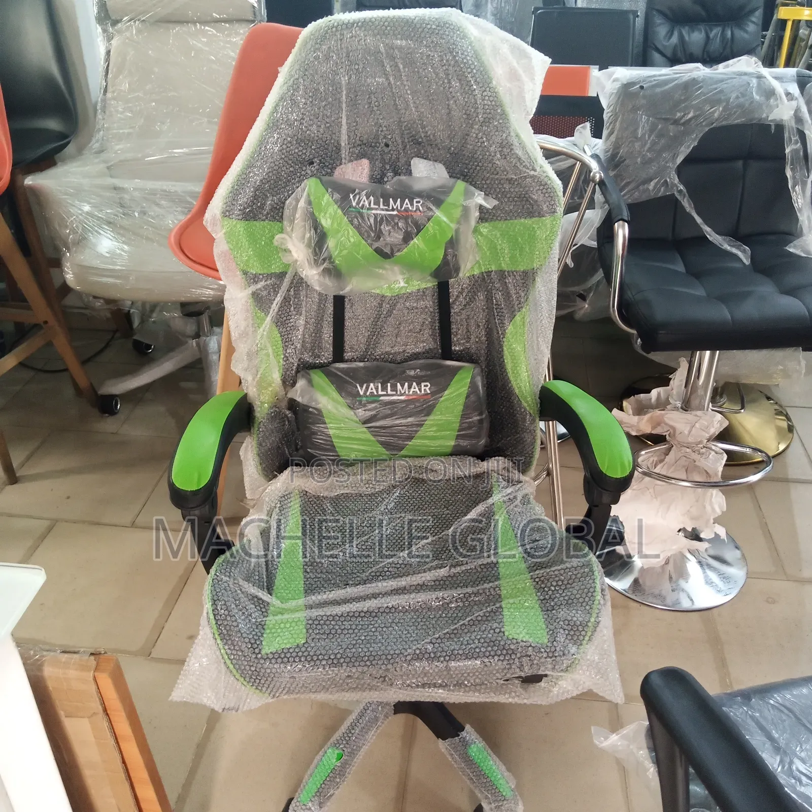Luxury Chair(Different Colors Available)