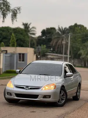 Photo - Honda Accord 2006 Silver