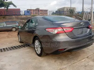 Toyota Camry LE FWD (2.5L 4cyl 8AM) 2018 Gray