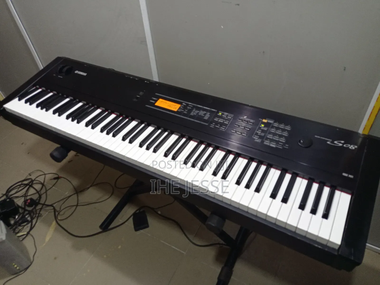 Yamaha S08 Synthesizer Keyboard