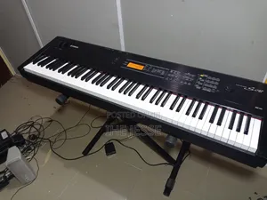 Yamaha S08 Synthesizer Keyboard