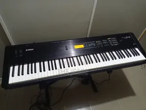 Yamaha S08 Synthesizer Keyboard
