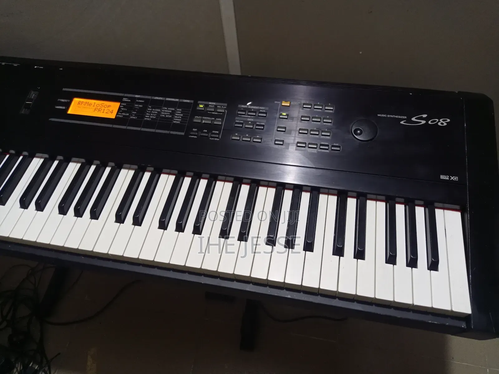 Yamaha S08 Synthesizer Keyboard