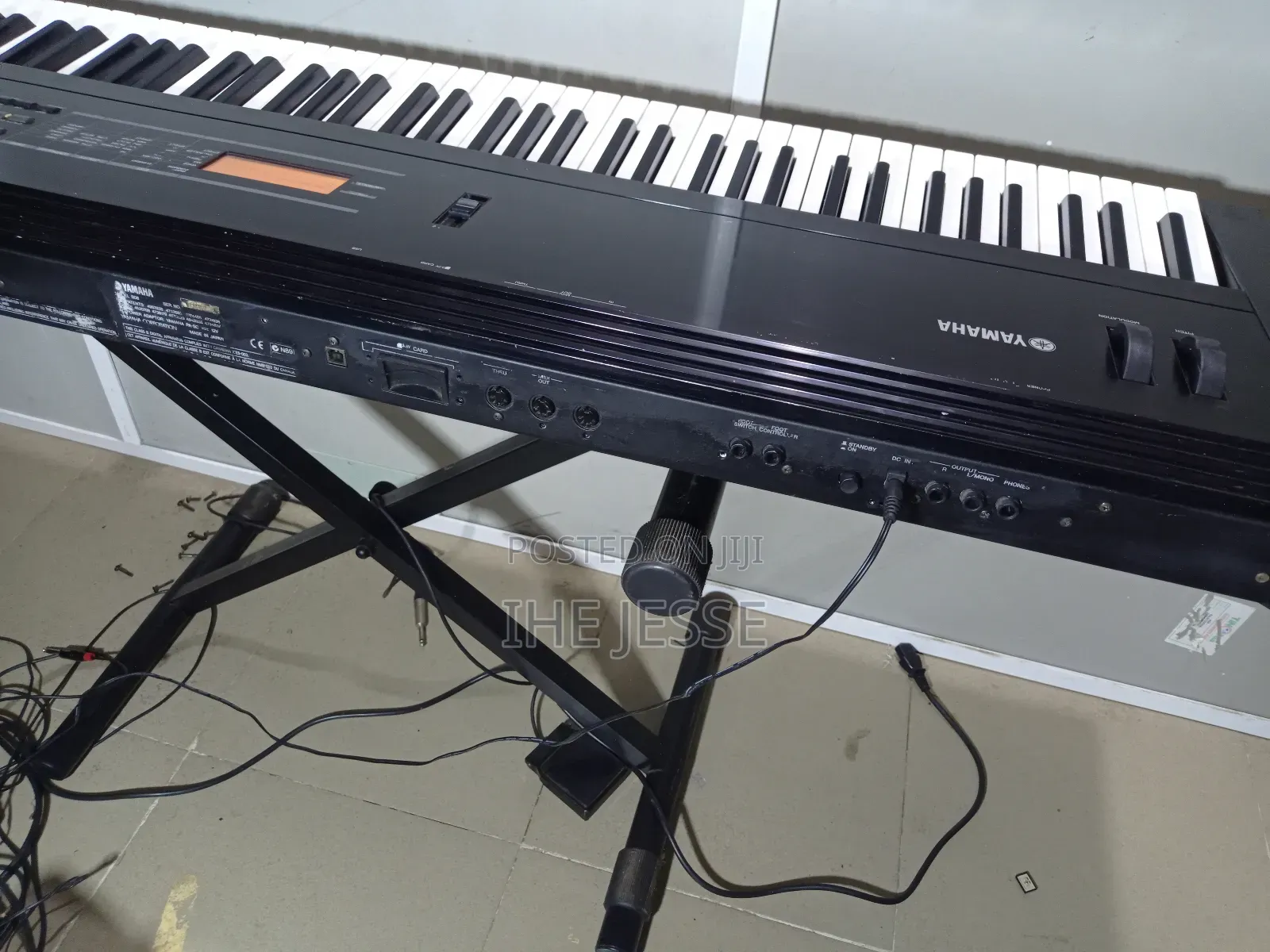 Yamaha S08 Synthesizer Keyboard