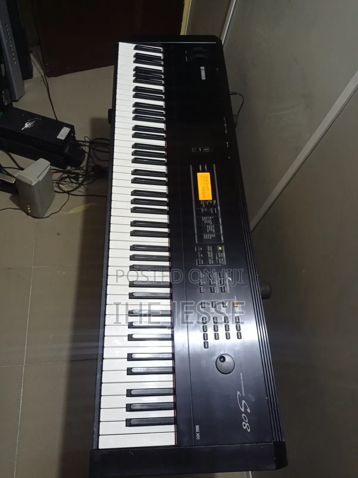 Yamaha S08 Synthesizer Keyboard
