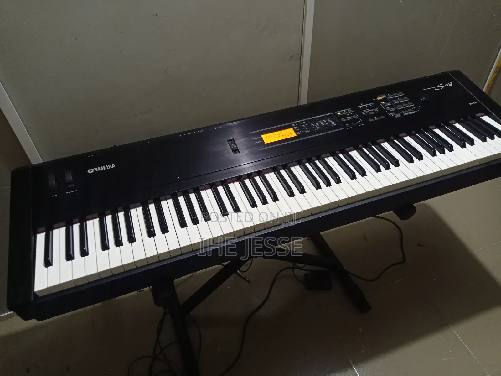 Yamaha S08 Synthesizer Keyboard
