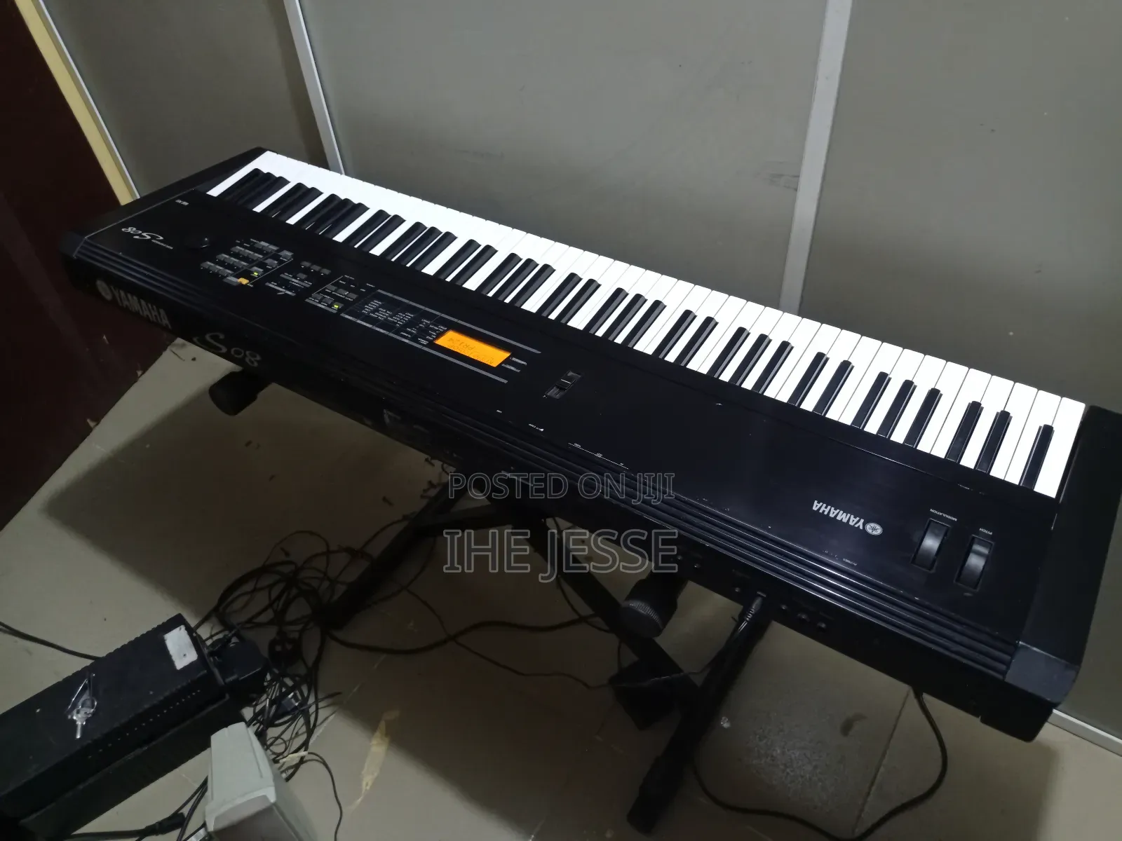 Yamaha S08 Synthesizer Keyboard