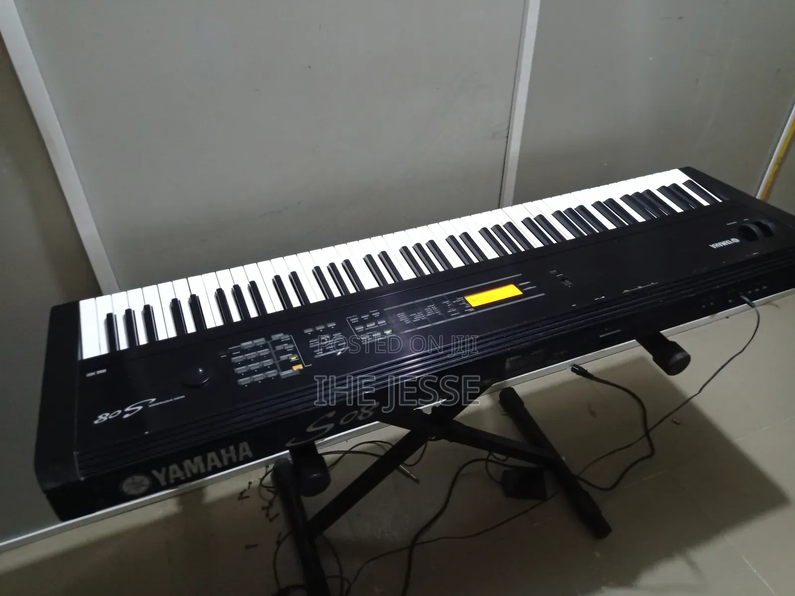 Yamaha S08 Synthesizer Keyboard