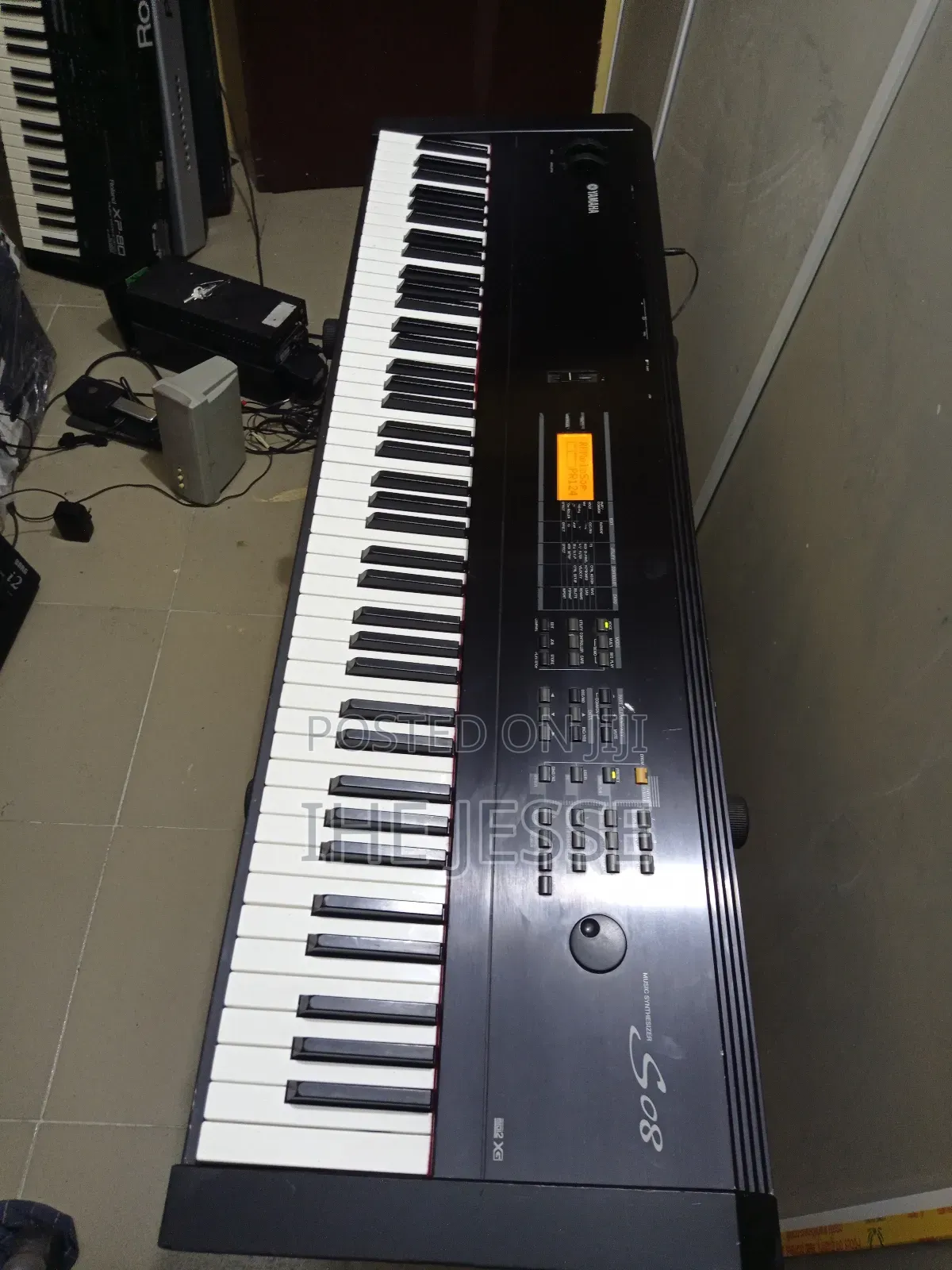 Yamaha S08 Synthesizer Keyboard