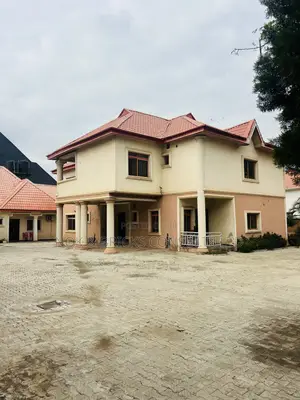 4bdrm Duplex in Private Property (C, Gwarinpa for sale