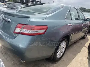 Toyota Camry XLE V6 4dr Sedan (3.5L 6cyl 6A) 2011 Green