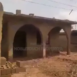 4bdrm Block of Flats in Off Oja Bus Stop Ifo for sale