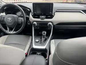 Toyota RAV4 Limited 2021 Gray