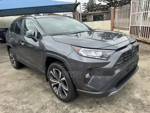 Toyota RAV4 Limited 2021 Gray