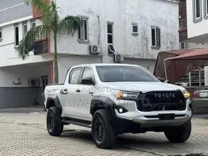 New Toyota Hilux 2024 White