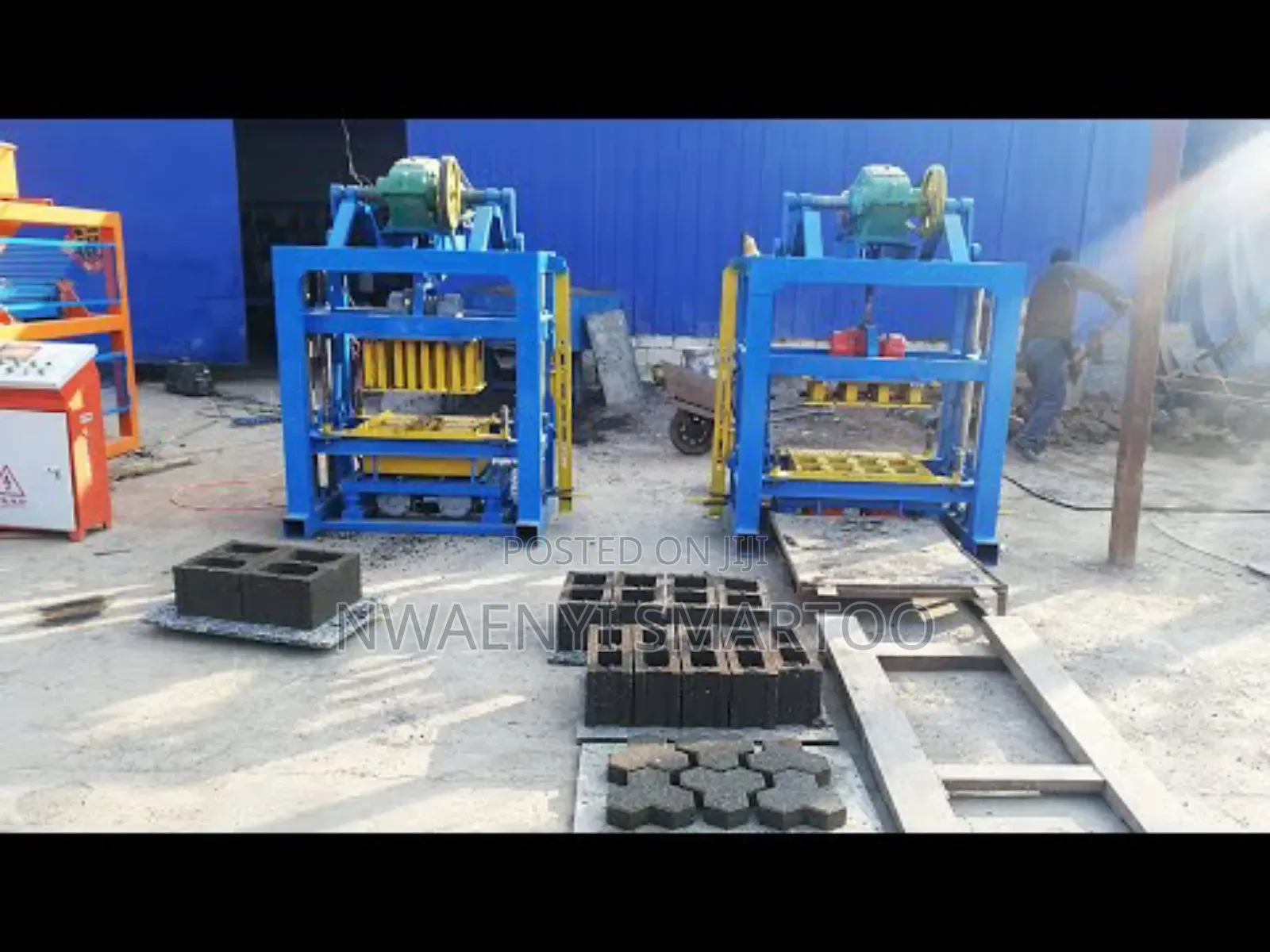 Blocks And Interlock Moulding Machine