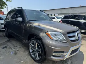Mercedes-Benz GLK-Class Base GLK 350 4dr AWD 4MATIC (3.5L 6cyl 7A) 2015