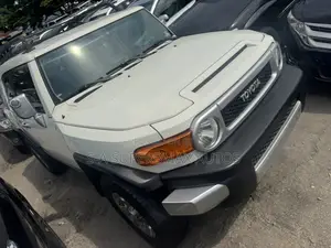Toyota FJ Cruiser 4x4 Automatic 2012 White