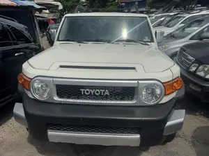 Toyota FJ Cruiser 4x4 Automatic 2012 White