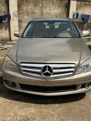 Photo - Mercedes-Benz C300 Luxury Sedan RWD (3.0L 6cyl 7A) 2009 Gold