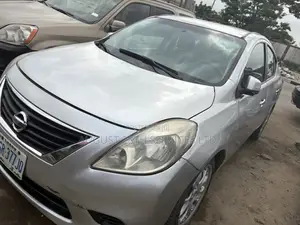 Nissan Versa 1.6 SV 2013 Silver