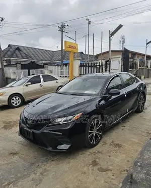 Photo - Toyota Camry 2018 Black