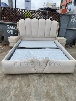 7by6 Cream Coloured Bed With Side Drawers