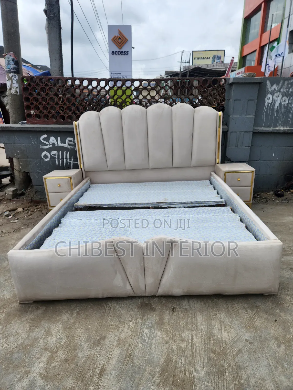 Executive 6by7 Upholstery Padded Bed.