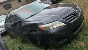 Toyota Camry LE V6 4dr Sedan (3.5L 6cyl 6A) 2011 Gray