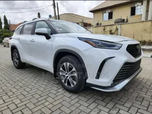 Toyota Highlander XLE AWD 2023 White