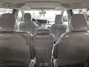 Toyota Sienna XLE Premium 8 Passenger (3.5L 6cyl 8A) 2017 Gray