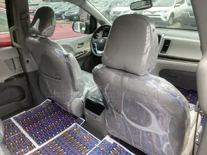 Toyota Sienna XLE Premium 8 Passenger (3.5L 6cyl 8A) 2017 Gray