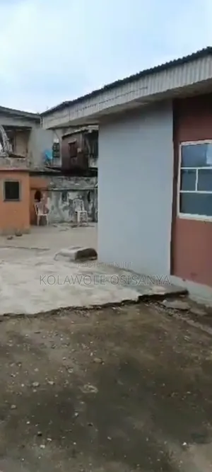Photo - Unfuctional 7rooms Hotel at Ejigbo Bus Stop