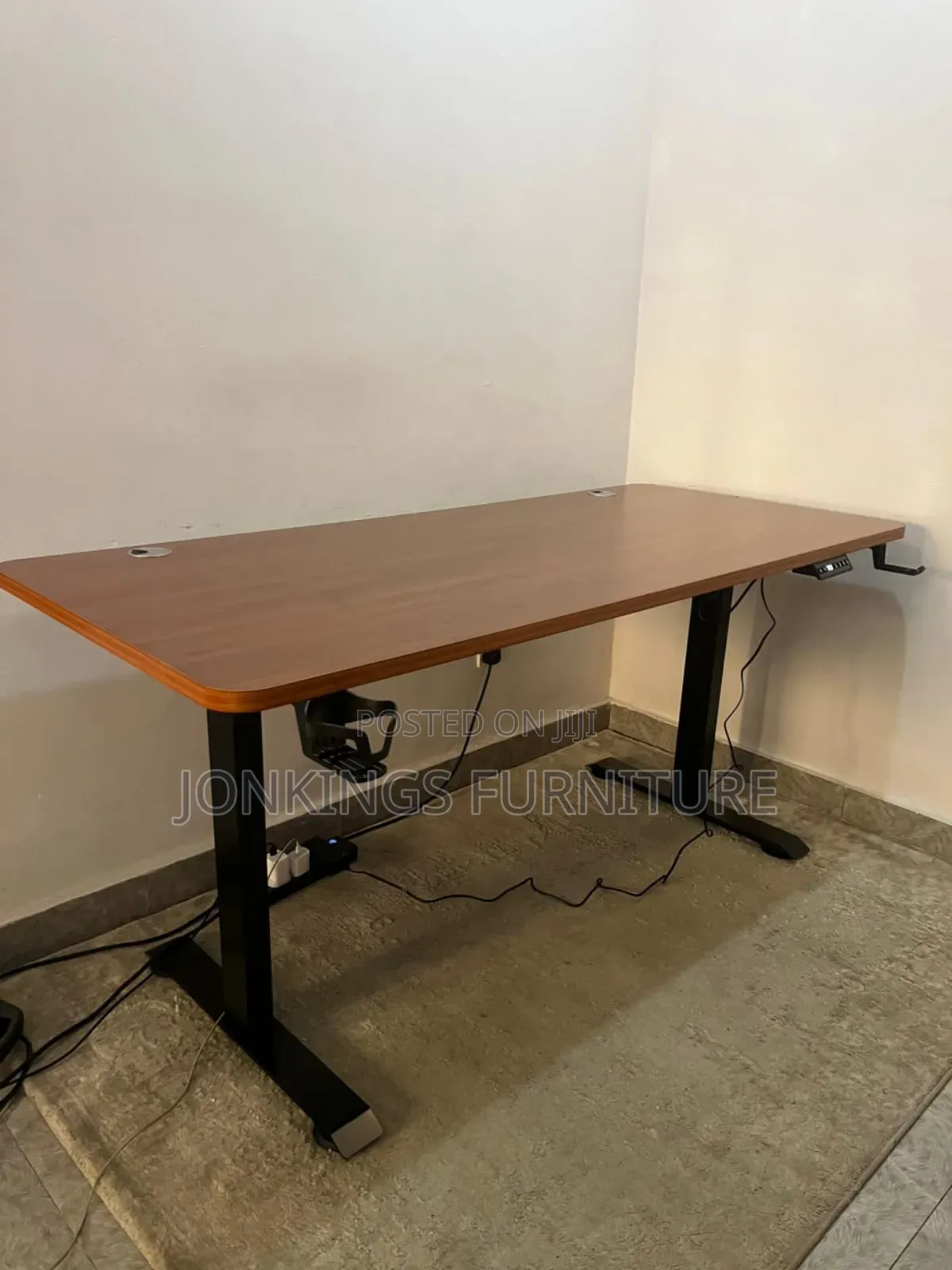 Adjustable Table for a Healthier Workspace