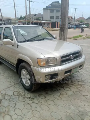 Photo - Nissan Pathfinder 2002 Gold