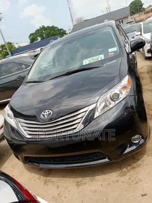Toyota Sienna 2015 Black