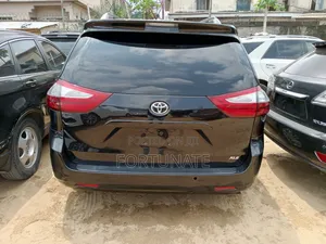 Toyota Sienna 2015 Black