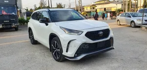Toyota Highlander XSE 2021 White