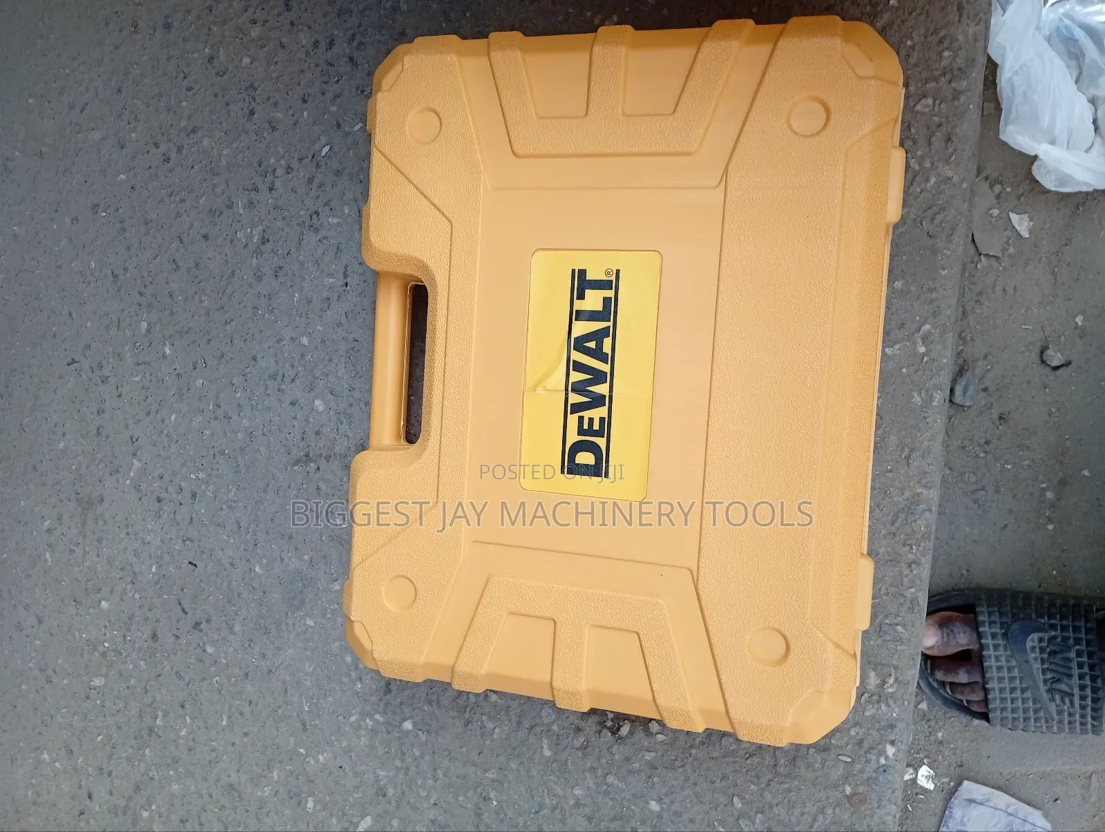 Dewalt Screw Machine With Tools 48v