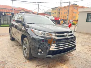 Toyota Highlander XLE V6 4x4 (3.5L 6cyl 6A) 2016 Gray