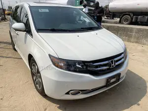 Honda Odyssey Touring Elite 4dr Minivan (3.5L 6cyl 6A) 2015 White