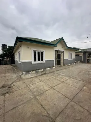 3bdrm Bungalow in Lugbe Abuja for rent