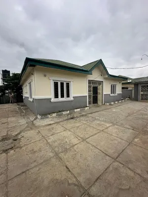 3bdrm Bungalow in Lugbe Abuja for rent