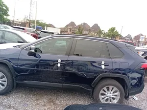 Toyota RAV4 XLE 2021 Black