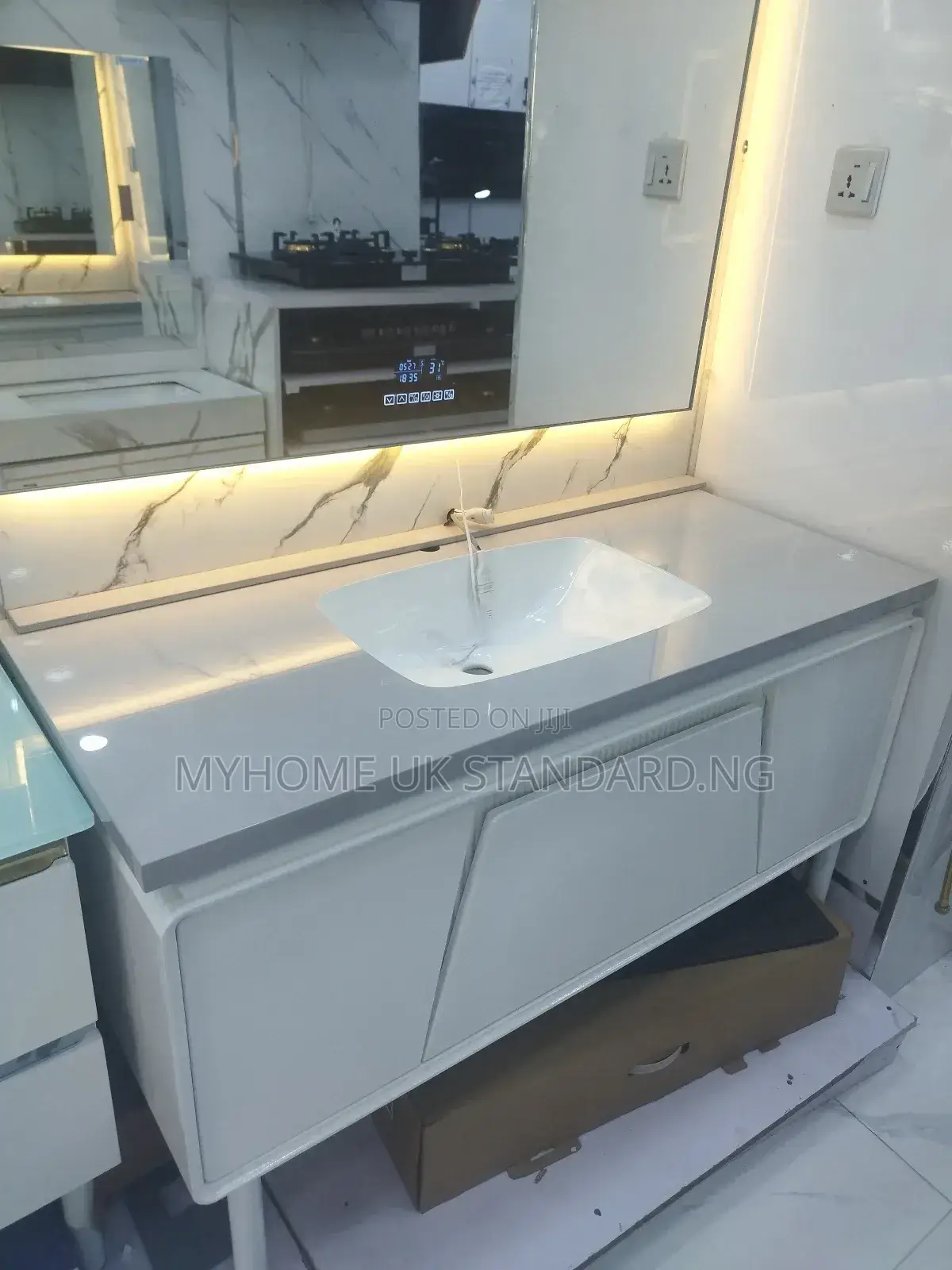 100cm Luxury Dinning Cabinet