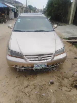Photo - Honda Accord 2002 Gold
