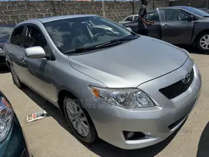 Toyota Corolla LE 4dr Sedan (1.8L 4cyl 4A) 2010 Silver