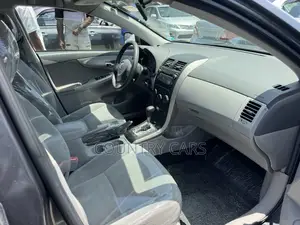 Toyota Corolla LE 4dr Sedan (1.8L 4cyl 4A) 2010 Gray