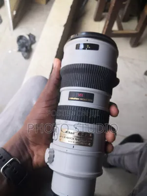 Nikon 70-200mm Vr Lens F2.8