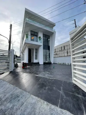 5bdrm Duplex in Chevron for sale